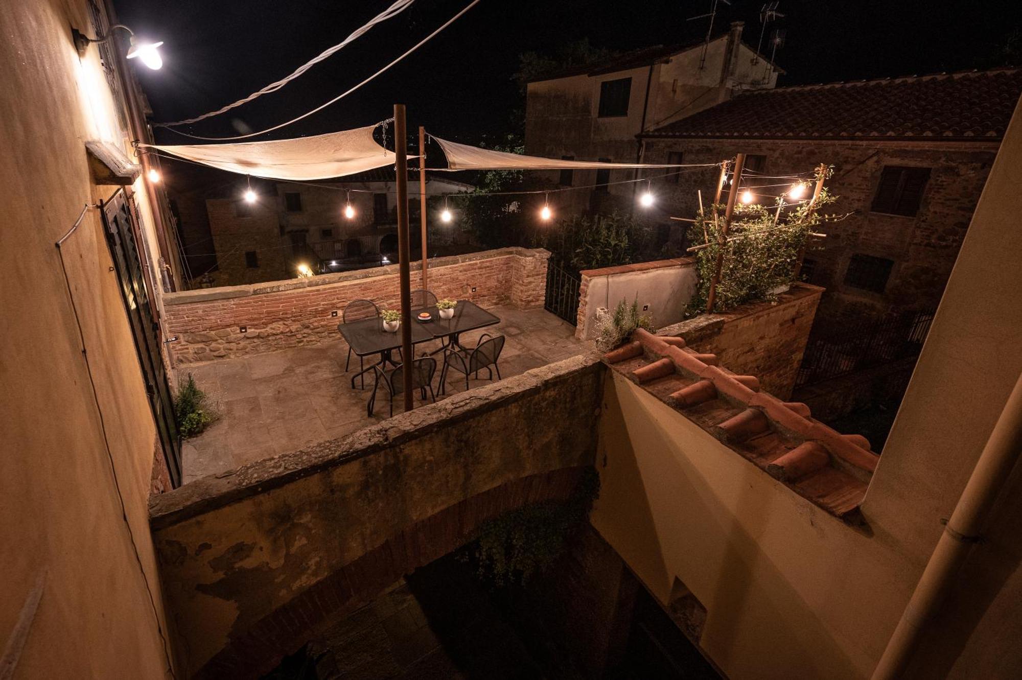 Casa La Girandola Apartment คาสติญโญน ฟิโอเรนทิโน ภายนอก รูปภาพ