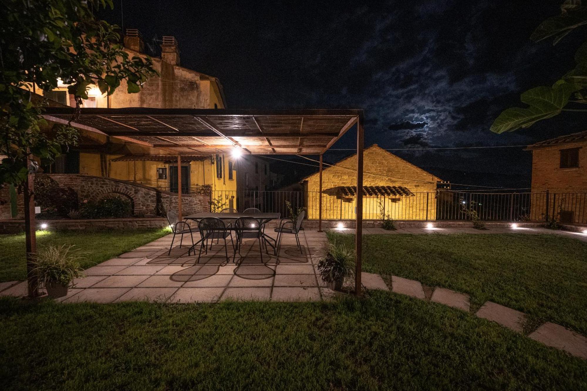 Casa La Girandola Apartment คาสติญโญน ฟิโอเรนทิโน ภายนอก รูปภาพ
