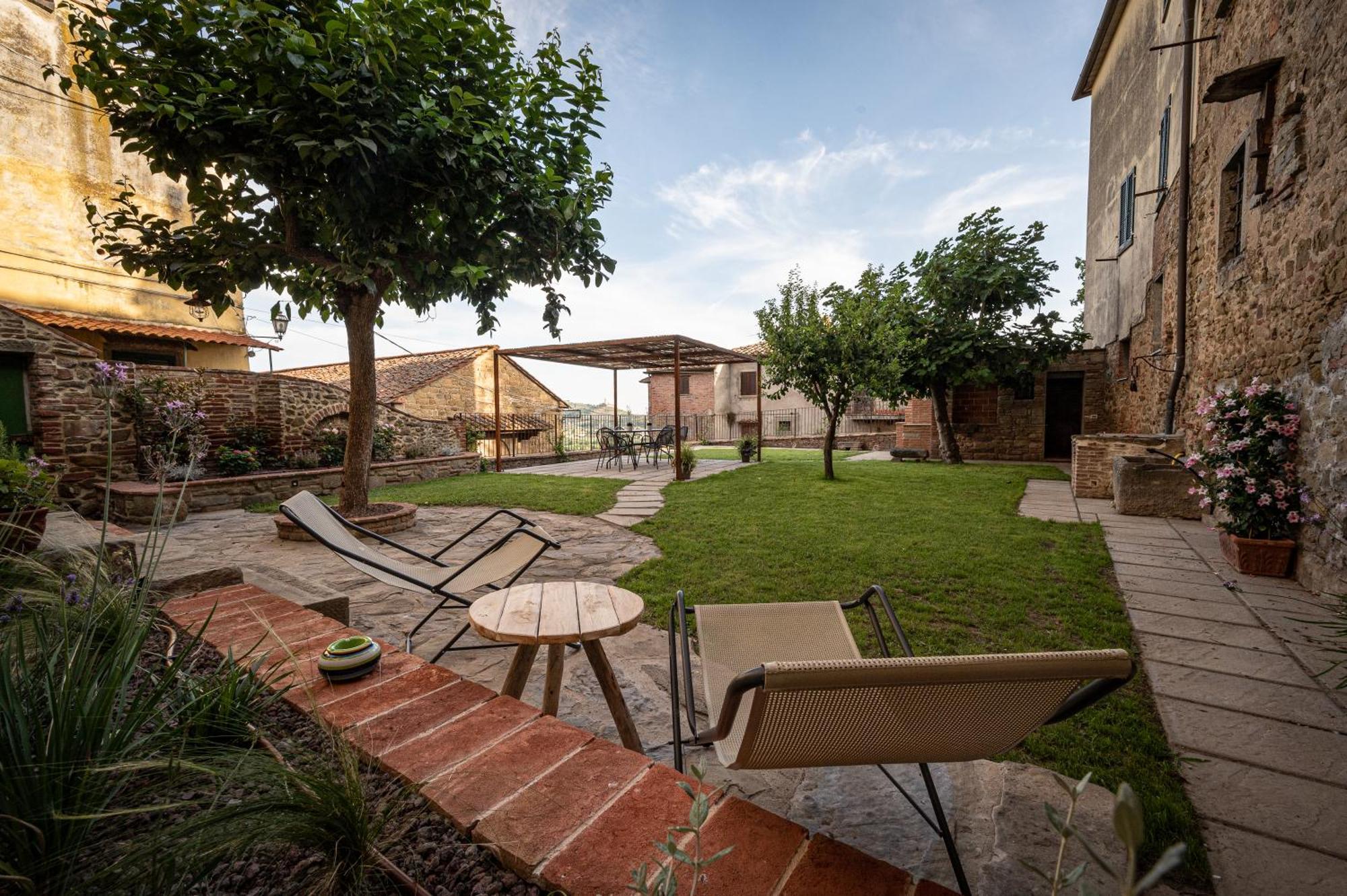 Casa La Girandola Apartment คาสติญโญน ฟิโอเรนทิโน ภายนอก รูปภาพ